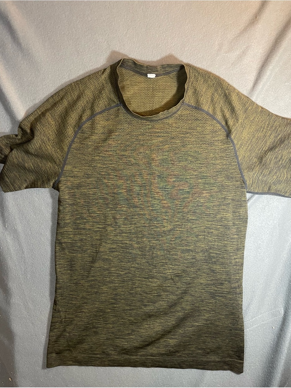 Lululemon Men’s Vent Tech Short Sleeve 2.0 heathered olive green